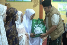 Subling di Pulau Kemang, Bupati M. Syukur Salurkan Santunan dan Tinjau Kondisi Jalan