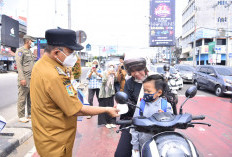 Hadapi Kekeringan dan Kabut Asap, Pemkot Jambi Distribusikan Air Bersih dan Ribuan Kotak Masker