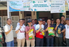 Bupati Dedy Putra Dampingi Wadir Bulog Cek Harga Sembako di Pasar Bungo