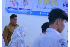 Tinjau SMAN 13 Kota Jambi, Kadisdik M. Umar Pastikan TKA Berjalan Lancar dengan Skema Pengawasan Silang