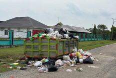 Miris!! Tumpukan Sampah Menggunung di Sekitaran Kantor Dinas LH Muaro Jambi