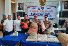 Korpolairud dan Ditpolairud Polda Jambi Amankan Kapal Bermuatan Sembako Ilegal