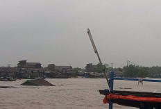 Cuaca Ekstrem, Rumah Warga di Kuala Simbur Hanyut