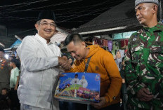 Ribuan Warga Padati Malam Puncak Festival Arakan Sahur 2026 di Tanjab Barat