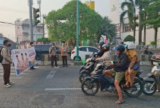 Kabut Asap Makin Mengganggu, Pramuka Kota Jambi Turun ke Jalan Bagikan 2.000 Masker Gratis