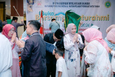 Pererat Silaturahmi, Kadiv Yankum Kanwil Kemenkum Jambi Hadiri Buka Bersama INI dan IPPAT Provinsi Jambi