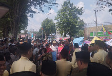 Paripurna HUT Kota Jambi Diguncang Demo Zona Merah, Warga Bawa Pocong dan Ancam Blokir Pertamina