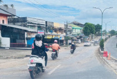Debu Proyek Kolam Retensi Bikin Resah, Jalan Pangeran Hidayat Licin dan Membahayakan