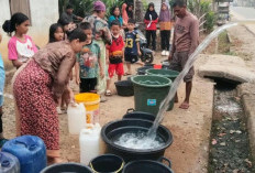 Bupati H M Syukur Salurkan Bantuan Air Bersih untuk Warga Terdampak Kekeringan di Tabir