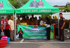 Kejaksaan Negeri Batang Hari Gelar Gerakan Pasar Murah dan Berbagi Takjil