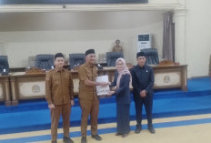 DPRD Sarolangun Gelar Rapat Paripurna, Delapan Fraksi Sampaikan Pandangan Umum LKPJ Bupati 2025