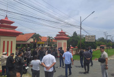Aktifitas PETI Marak, Sejumlah Massa Geruduk Polres Sarolangun