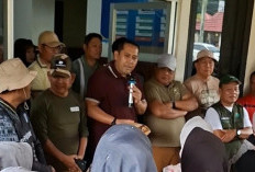 Bupati M. Syukur Sumbangkan Enam Bulan Gaji untuk Perangi Sampah