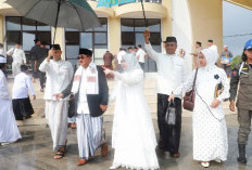 Bupati dan Wakil Bupati Tanjab Barat Laksanakan Salat Idulfitri 1447 H di Masjid Syekh Usman