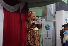 UIN STS Jambi Kukuhkan Prof. Dr. Dra. Illyyanti, M.Ag sebagai Guru Besar Peradilan Agama 