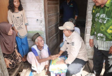Sentuh Langsung Warga, Bupati Tanjab Barat Tinjau Program Bedah Rumah BAZNAS di Dua Kelurahan