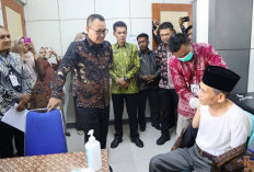 Wako Alfin Pantau Vaksinasi Jamaah Calon Haji Titip Pesan Jaga Kesehatan