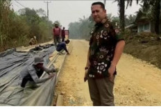 Bupati M Syukur Tinjau Langsung Pengecoran Jalan Mampun Baru–Pulau Tujuh Sepanjang 3 Kilometer