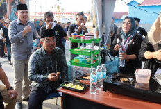 Dorong UMKM Naik Kelas, Bupati Anwar Sadat Hadiri Gerakan Ekonomi Kerakyatan Pasar Malam di Kuala Tungkal