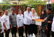 Kebakaran Koto Dian, Wako Alfin Turun Langsung Bantu Korban
