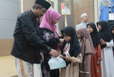 Peringati Hari Asyura, Bupati Anwar Sadat dan Hj. Fadhilah Sadat Santuni Anak Yatim