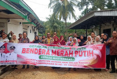 Bakesbangpol Batang Hari Lakukan Gerakan Pembagian 10 Juta Bendera Merah Putih Gratis