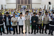 Kelakar Gubernur Al Haris Sambut Kloter BTH 13 Jambi: Berangkat 1447 Balik 1448, Setahun di Makkah