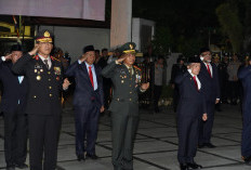 Danrem 042/Gapu Hadiri Upacara Renungan Suci di TMP Satria Bhakti