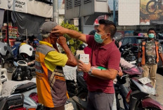 Lagi, H. Achmad Sarwani Kembali Bagikan Masker Gratis Kepada Warga Jambi Antisipasi ISPU ISPA Meningkat