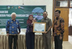 Bupati Hurmin Berikan Penghargaan CSR Kepada Petrochina