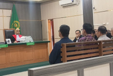 Sidang Korupsi PDAM Tirta Mayang, Mantan Dirut Dwike Bantah Pengadaan Sucolite Lewat Penunjukan