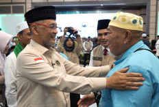 Menhaj Sambut Kedatangan Kloter BTH-20 di Jambi, Fokus Evaluasi dan Penguatan Kesehatan Jemaah