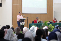 Mentan Amran Telepon Direktur, Minta Cabut Izin Distributor Pupuk Nakal Saat Kuliah Umum di Unhas