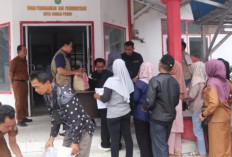 850 Paket Sembako Pemkot Sungai Penuh-Perum Bulog Ludes Diserbu Warga