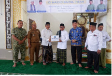 Peletakan Batu Pertama Madrasah di Betara, Bupati Tanjabbar Dorong Kolaborasi Wujudkan Pendidikan Berkualitas