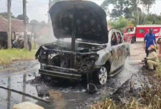 Diduga Akibat Korsleting, Satu Unit Mobil di Kumpeh Ulu Hangus Terbakar