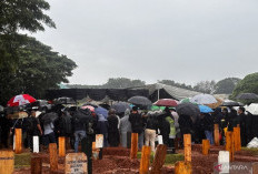 Vidi Aldiano Dimakamkan di TPU Tanah Kusir