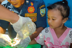 Jari Balita Terjepit Grendel Jendela, Damkartan Kota Jambi Bergerak Cepat Selamatkan Korban