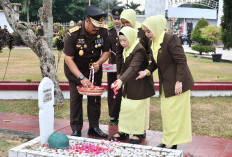 Jelang Hari Lahir Kejaksaan RI ke-81, Kejati Jambi Gelar Ziarah ke Taman Makam Pahlawan