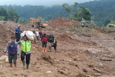 Cari Korban Longsor, Polres Pasaman Barat Turunkan Puluhan Personel