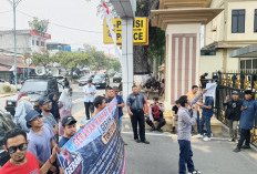 Demo di Polda Jambi, Desak Bongkar Dugaan Tambang Ilegal di Kotoboyo
