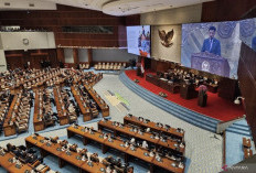 TOK! DPR Setujui Polri Tetap di Bawah Presiden, Bukan Kementerian