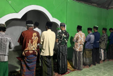 Satgas TMMD Ke 127 Kodim 0415/Jambi Laksanakan Salat Isya dan Tarawih Berjamaah Bersama Warga 