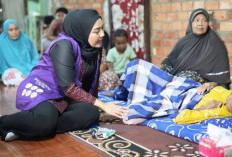 Pemkab Muaro Jambi Salurkan Bantuan Kursi Roda dan Sembako untuk Lansia