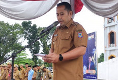 Apel di Tengah Gerimis, Bupati M. Syukur Tegaskan Kedisiplinan dan Pola WFH