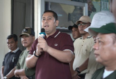 Pergoki Pejabat Buang Sampah Sembarangan dari Mobil Dinas