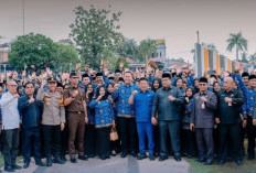 Lantik 3.478 PPPK Paruh Waktu, Bupati M. Syukur: Jangan Permalukan Negeri Ini!