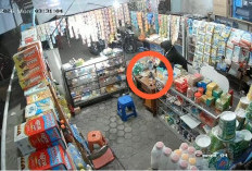 Terekam CCTV, Pemuda Gasak Ponsel di Toko Kelontong 24 Jam di Jambi Timur