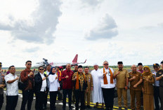Gubernur dan Sejumlah Kepala Daerah Sambut Landing Perdana Pesawat Batik Air di Bandara Bungo