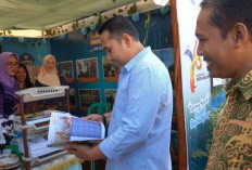 Bupati H M Syukur Kunjungi Stand Merangin Expo 2025